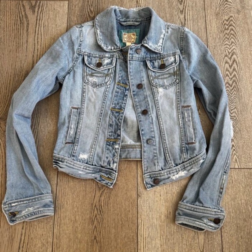 Early Y2K distressed vintage light blue denim jacket